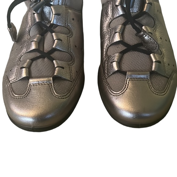 ECCO Bluma Metallic Bronze Toggle Comfort Low Top Sneakers Flats - 38 / 7 - 7.5 - Picture 9 of 16